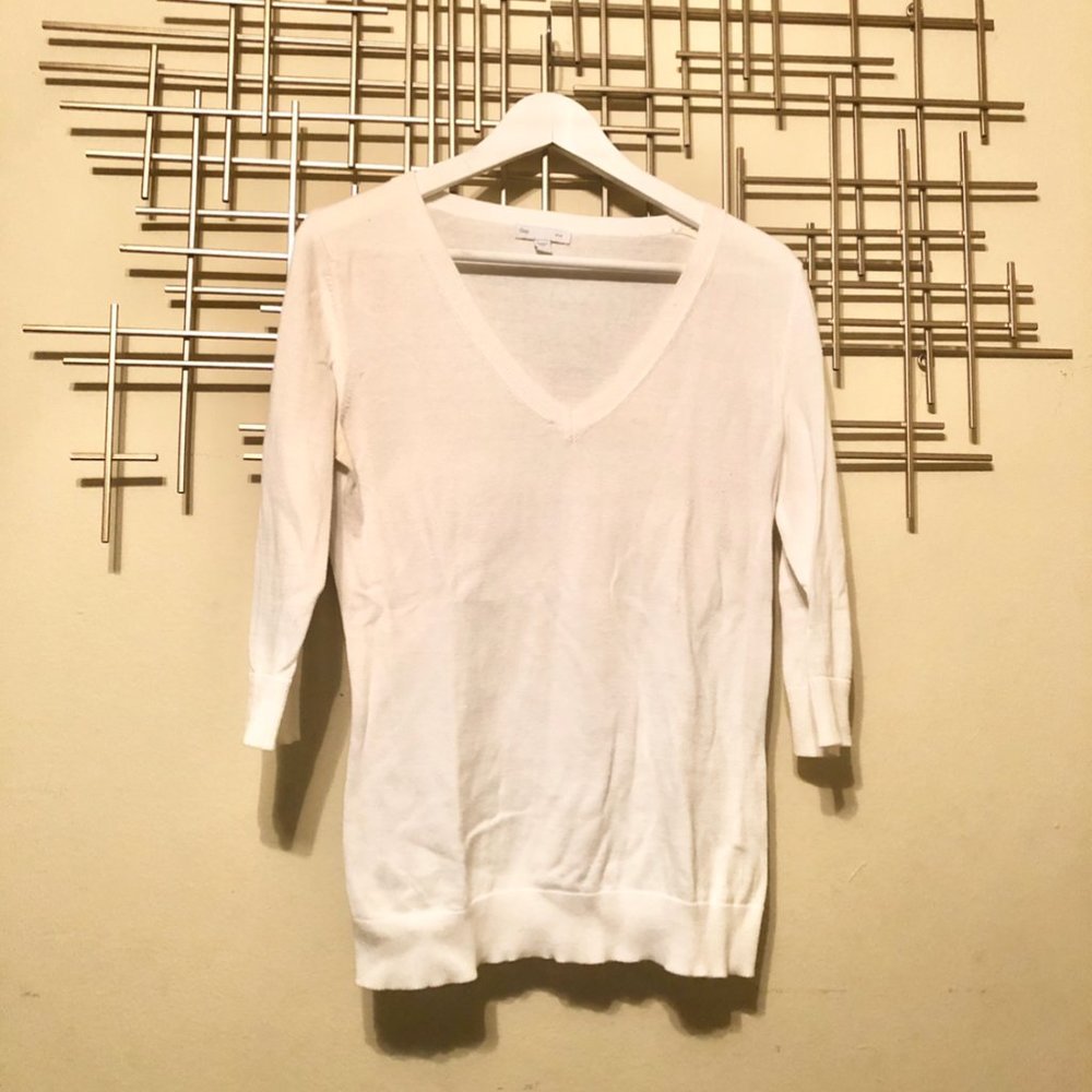 🌺3/$15 Gap White Sweater